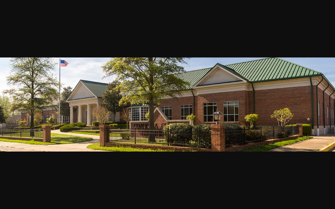 Coahoma County courthouse in Clarksdale where county warrant records are filed